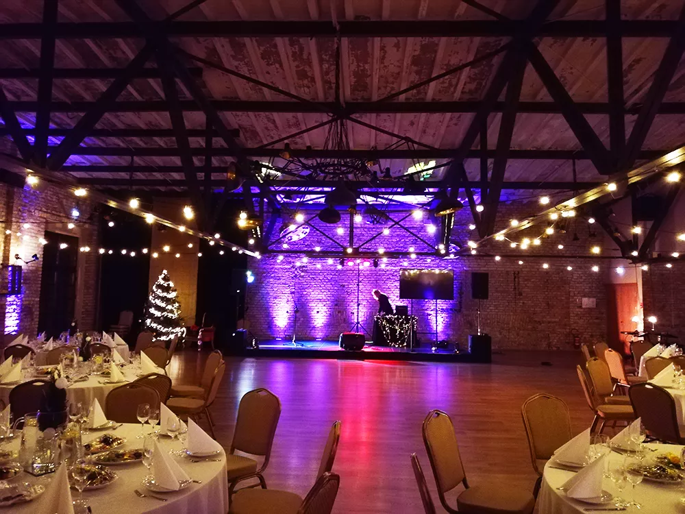 Gatavošanās Ziemassvētku ballei ar iesildošu pasākumu darbiniekiem iekš padejosim.lv